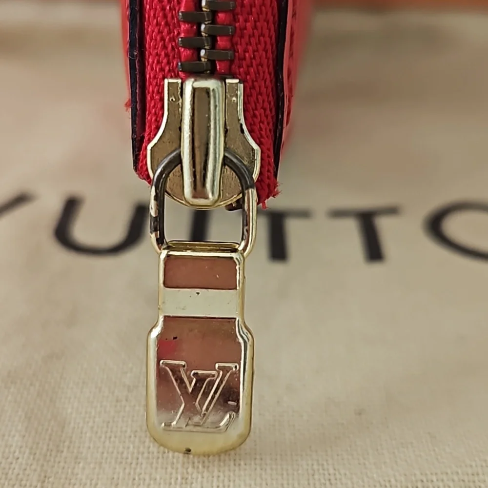 Louis Vuitton Epi Pouch - Picture 7 of 16